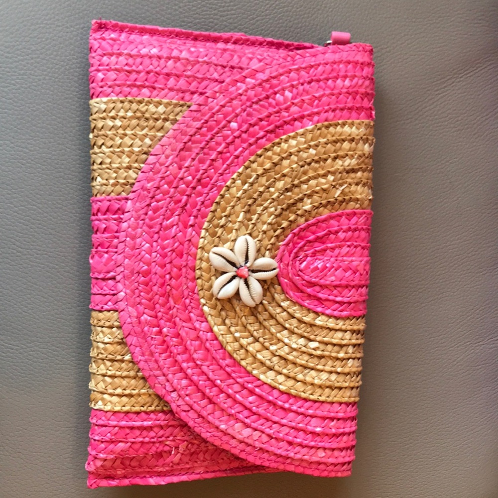 Clutch straw bag
